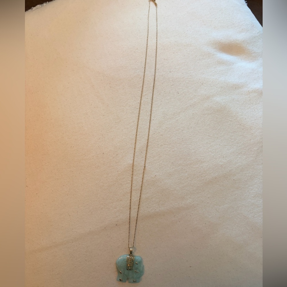 10k Gold & Carved Green Jade Good Fortune Figural Elephant Pendant - Picture 2 of 6